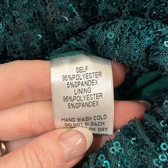 Easel Green Sequin Sleeveless Tank Top - Picture 3 of 3